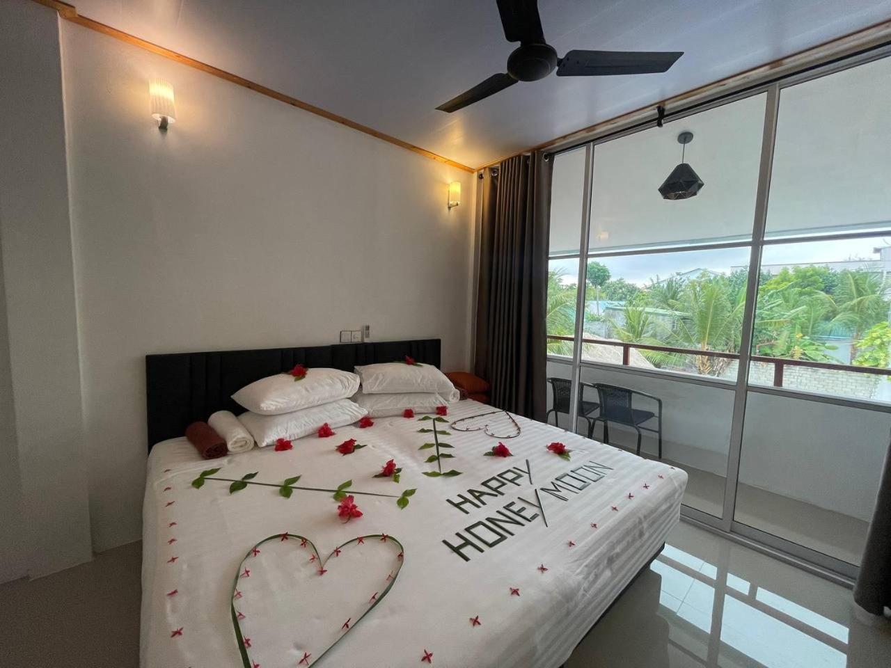 Dacha Thoddoo White Sand Exterior photo