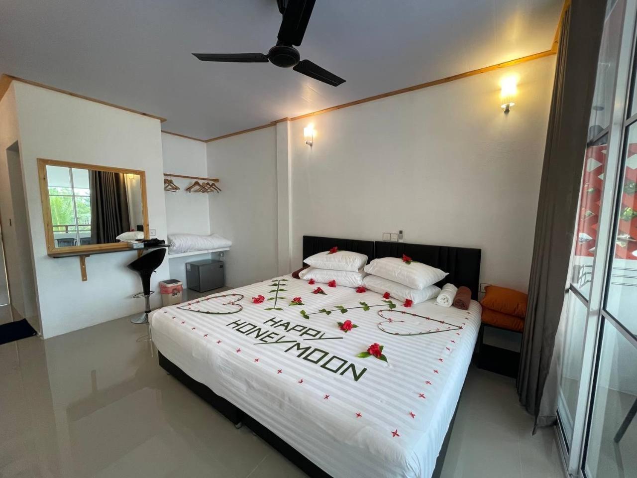 Dacha Thoddoo White Sand Exterior photo